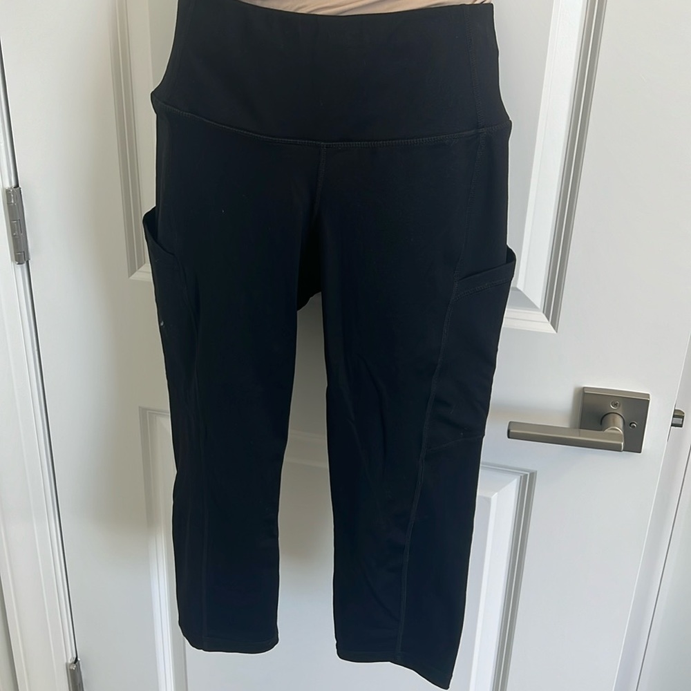 Torrid Active Capris With Pockets - image 1